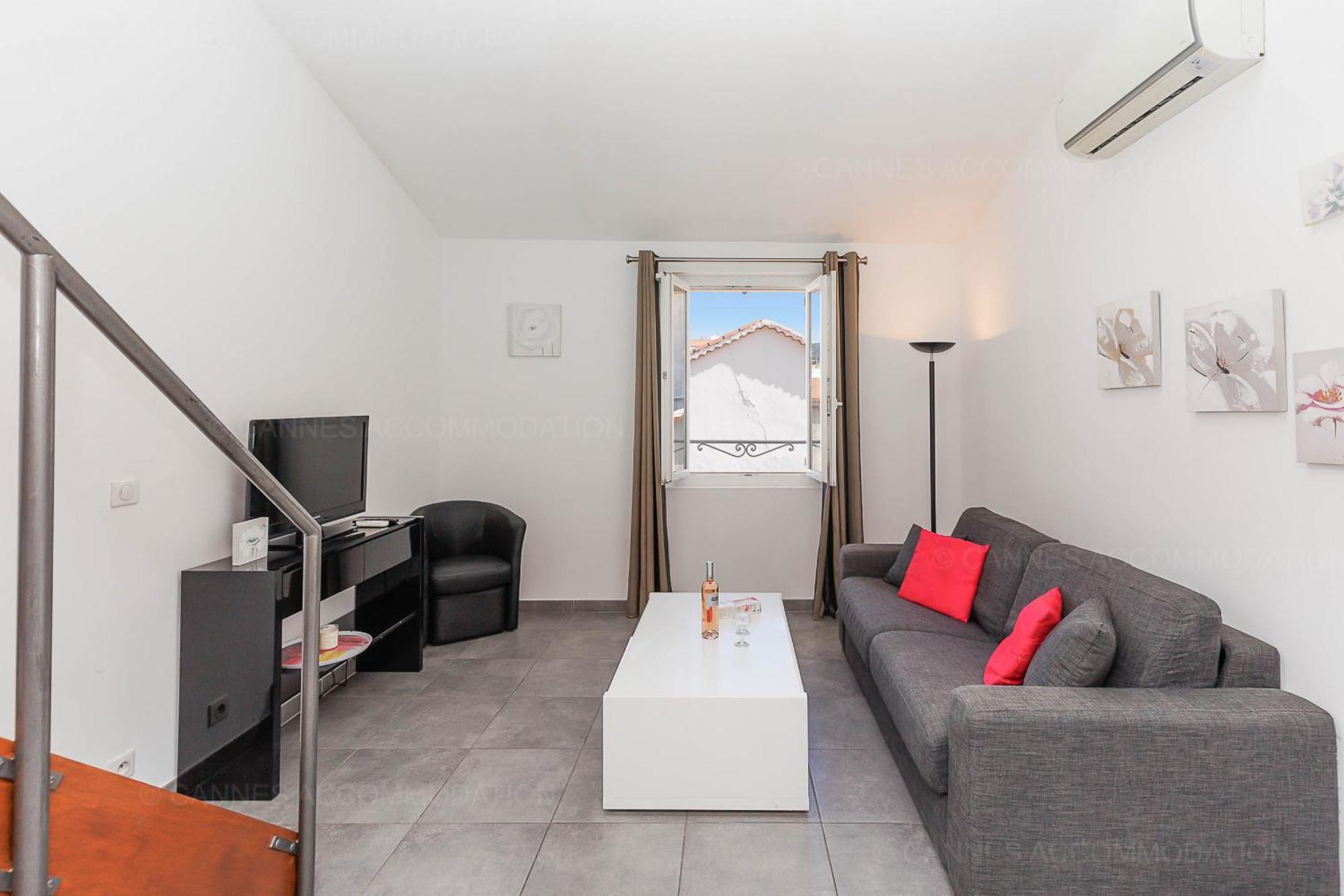 Aout 42 Apartment